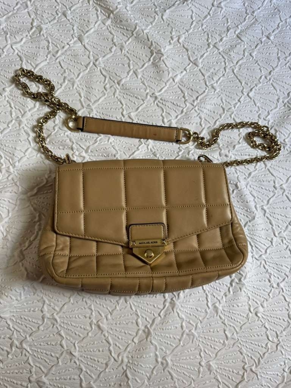 Michael Kors Quilted Beige Shoulder Bag with Gold Chain Strap